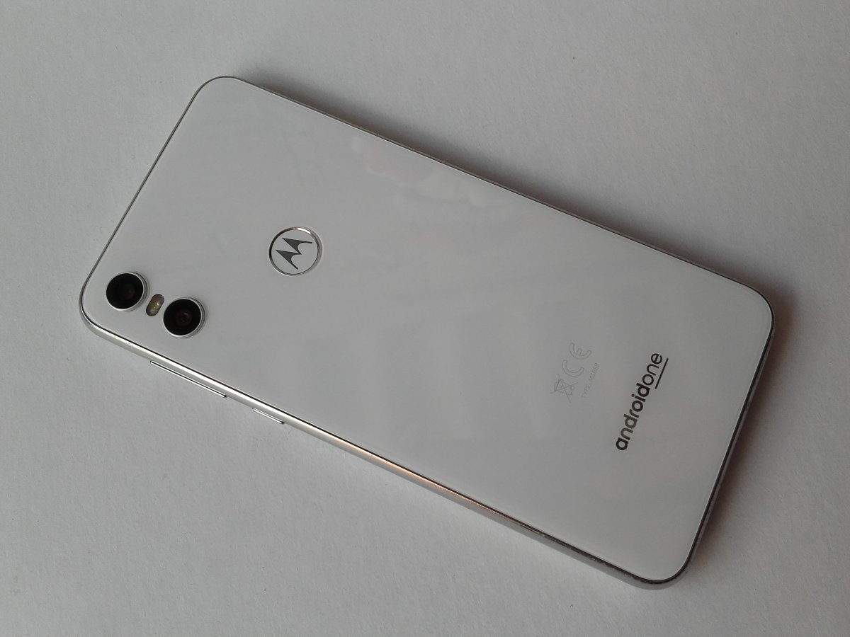 Стали известны характеристики смартфона Motorola One